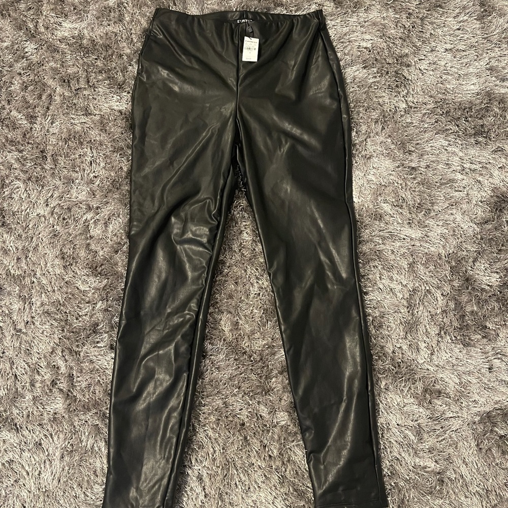 Express-Medium-NWT